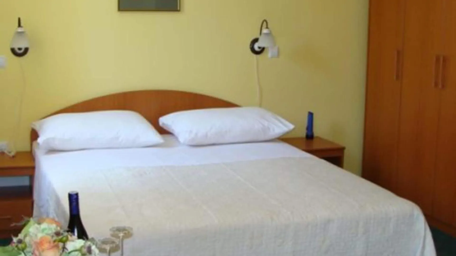 Klaudija S Charming Apartments & Rooms - Two Bedroom Apartment Traù